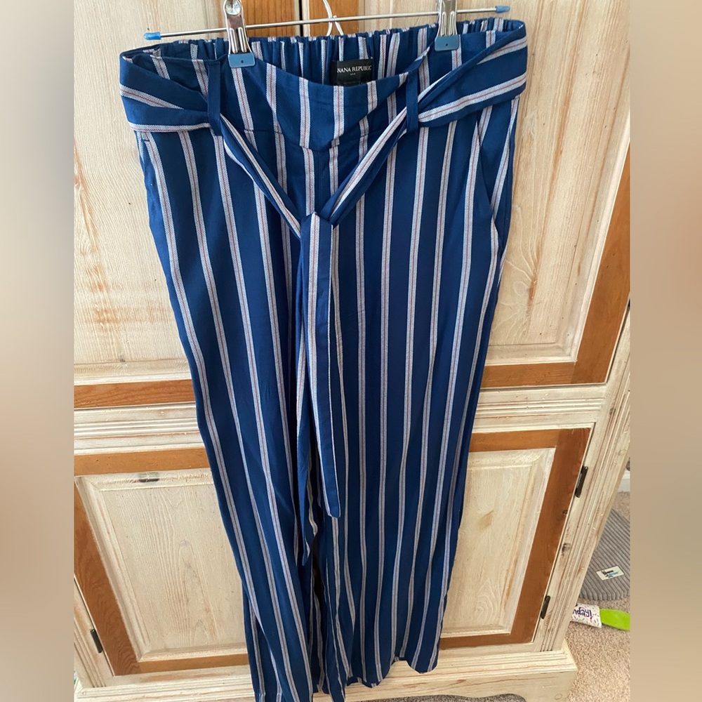 NWOT Banana Republic Ladies Size 8 Rayon pants - Navy with Gray/Red stripes